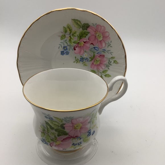 Royal Grafton England Bone China Floral Teacup and Saucer - Picture 6 of 10